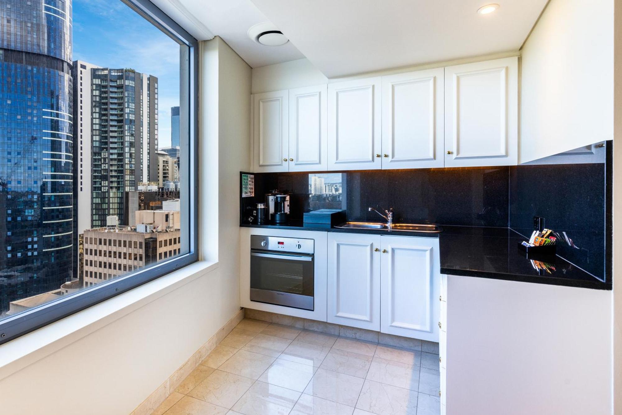 מלון Stamford Plaza בריסביין מראה חיצוני תמונה A kitchen in a typical apartment