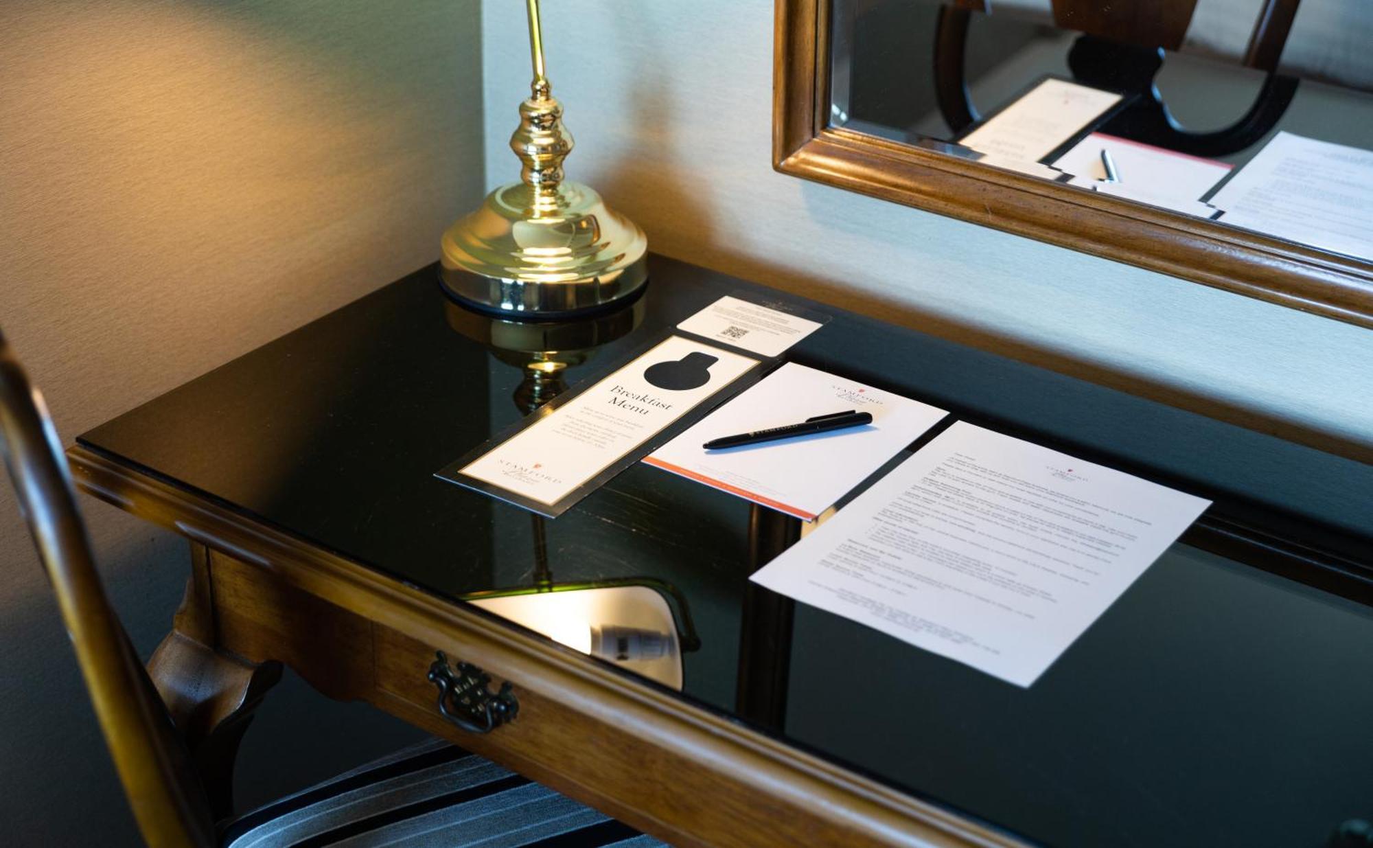 מלון Stamford Plaza בריסביין מראה חיצוני תמונה A room service menu